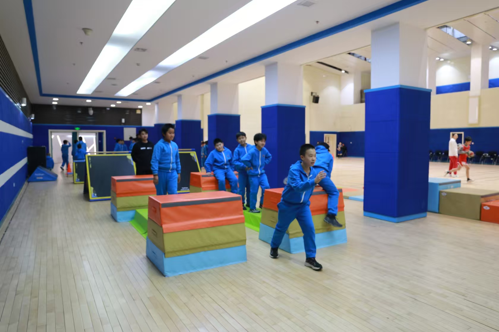 pt古怪猴子体育跑酷器材进京“炫秀”